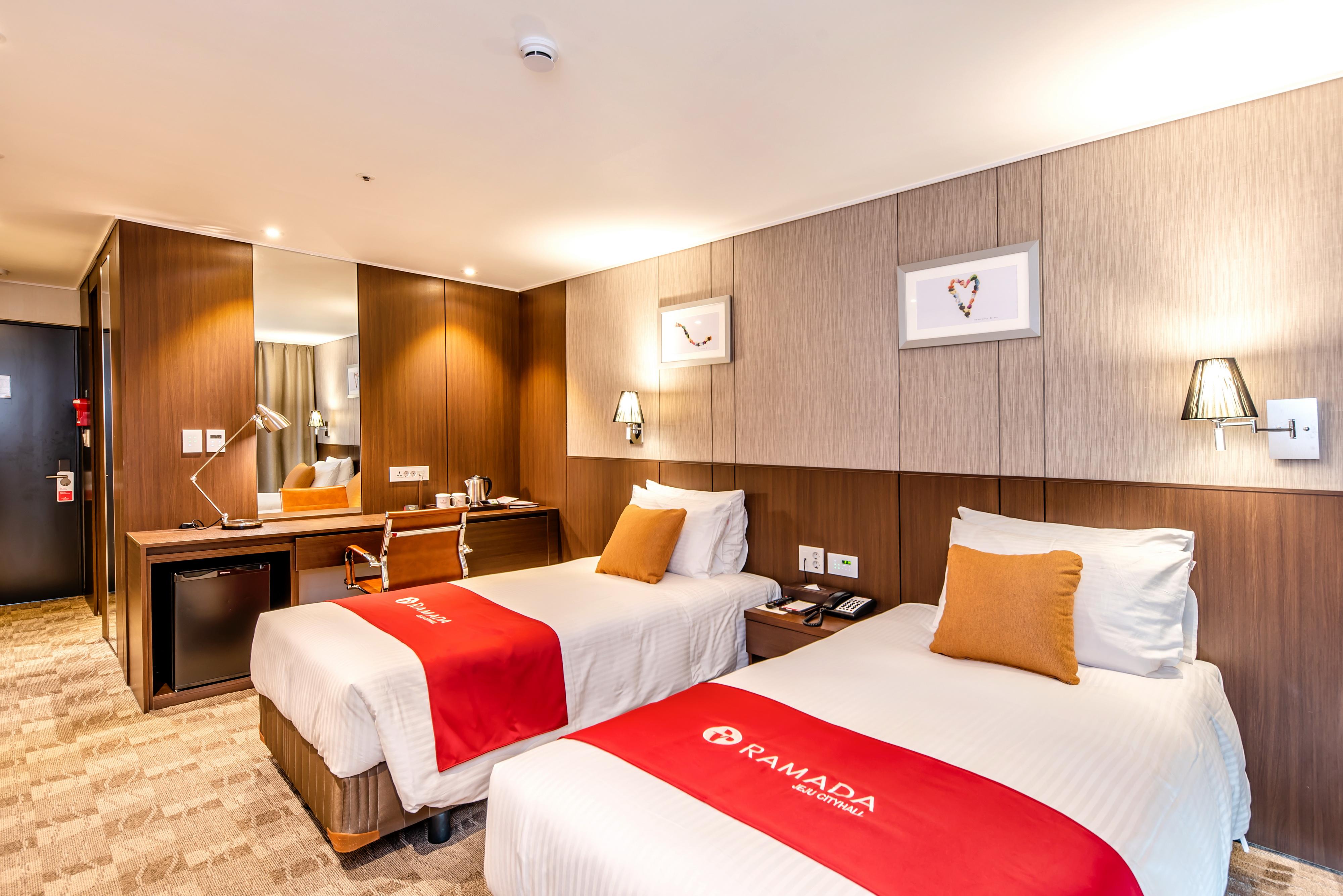 รามาดา เชจู ซิตี้ฮอลล์ Hotel เมืองเชจู ภายนอก รูปภาพ