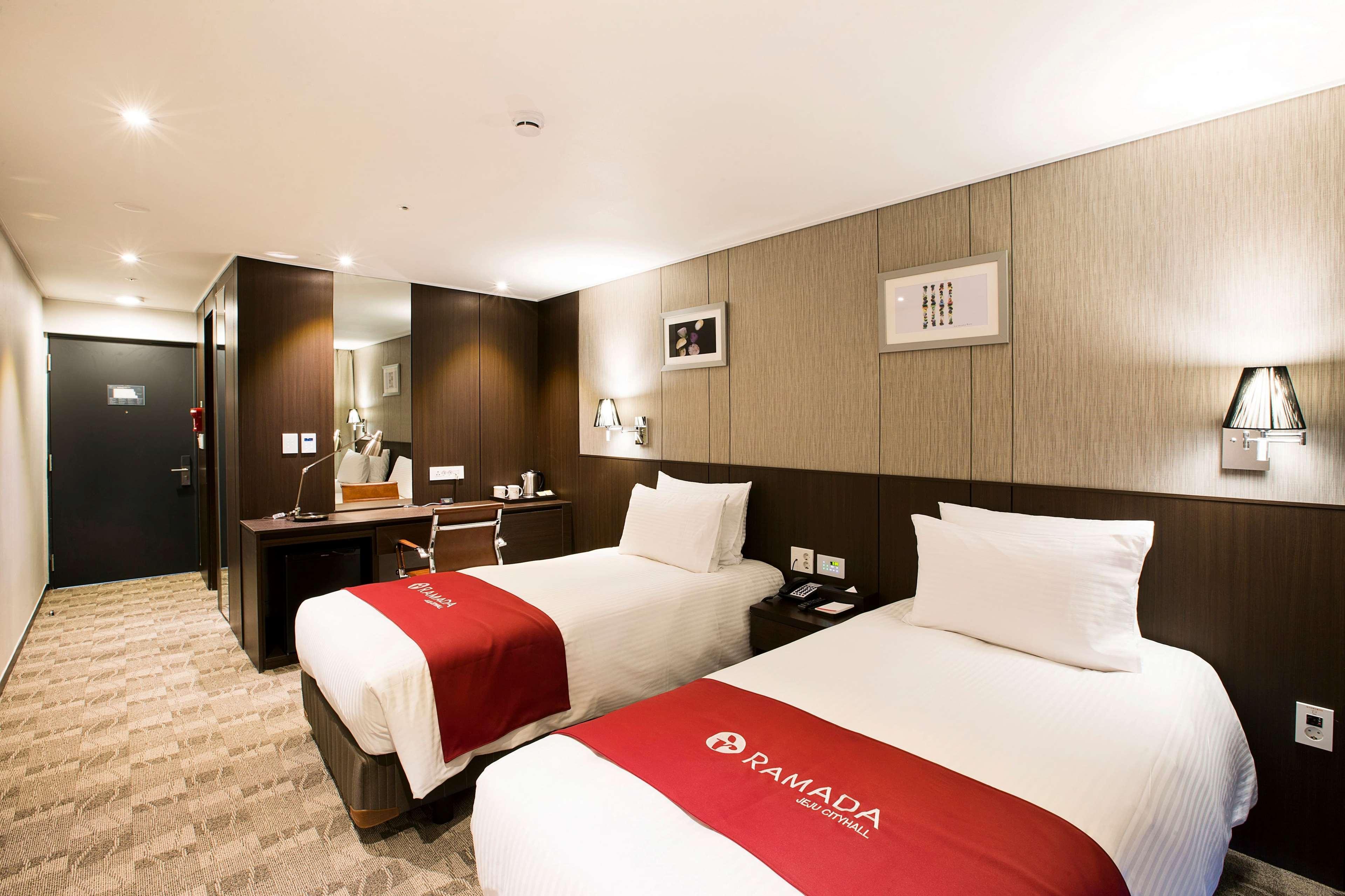 รามาดา เชจู ซิตี้ฮอลล์ Hotel เมืองเชจู ภายนอก รูปภาพ