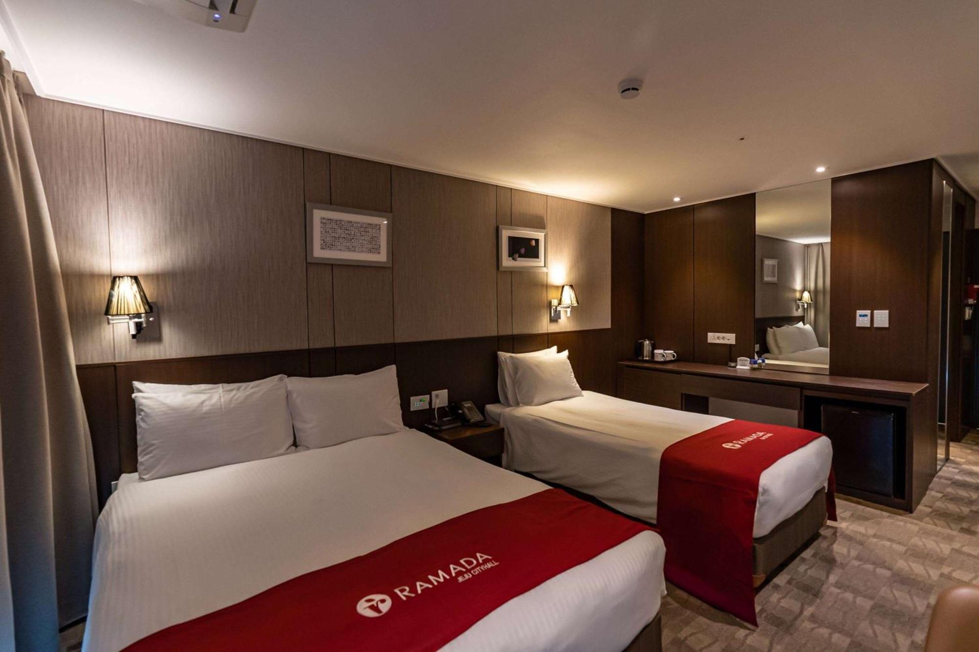 รามาดา เชจู ซิตี้ฮอลล์ Hotel เมืองเชจู ภายนอก รูปภาพ