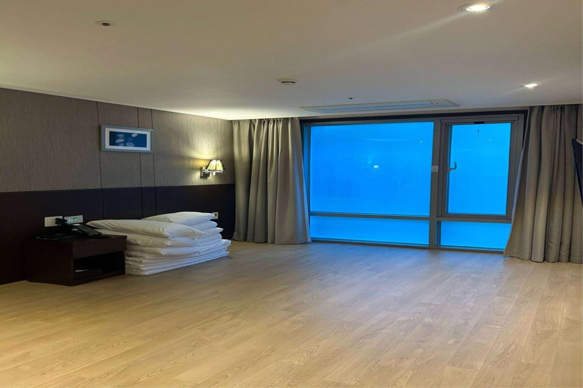 รามาดา เชจู ซิตี้ฮอลล์ Hotel เมืองเชจู ภายนอก รูปภาพ