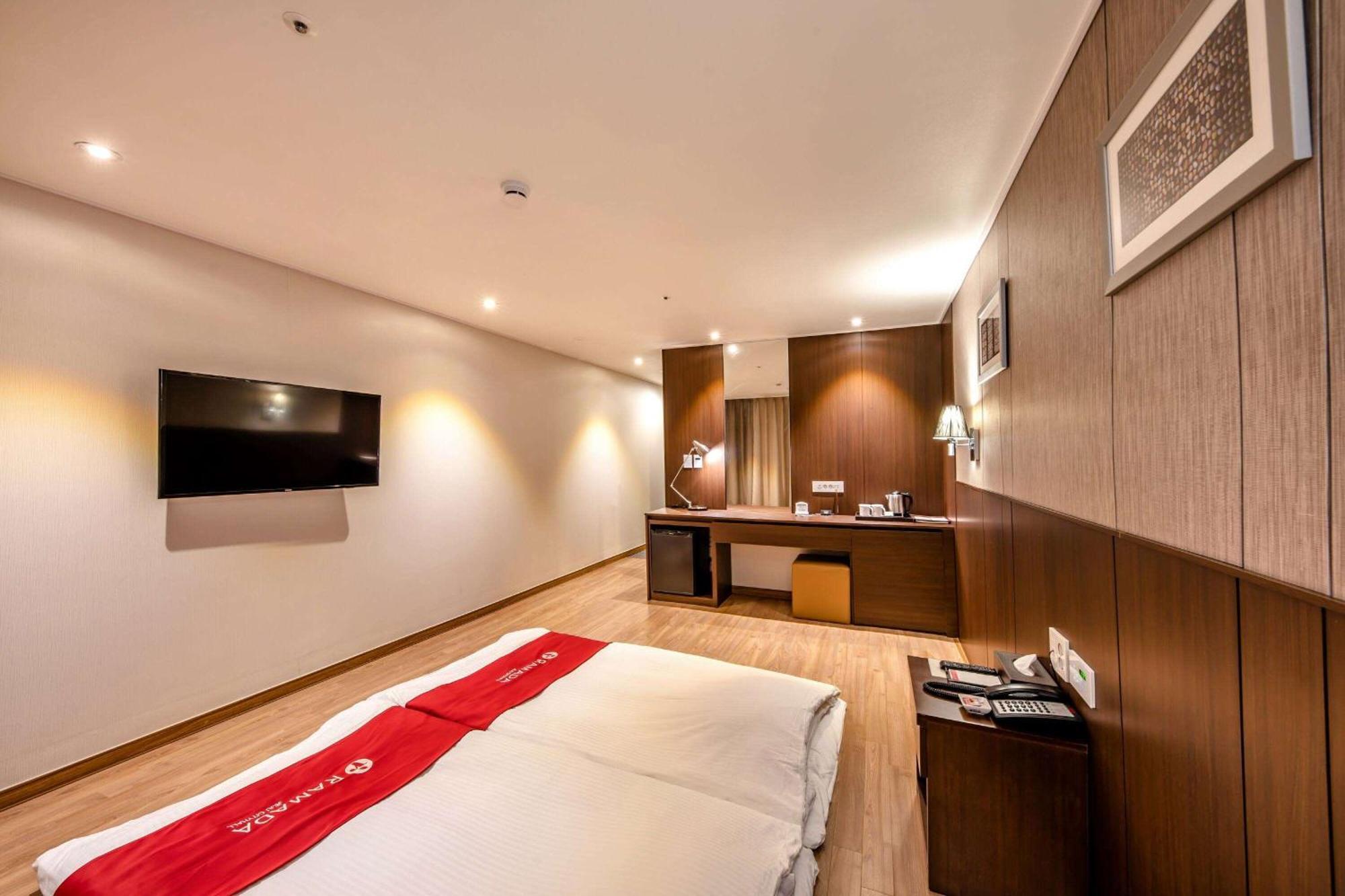 รามาดา เชจู ซิตี้ฮอลล์ Hotel เมืองเชจู ภายนอก รูปภาพ