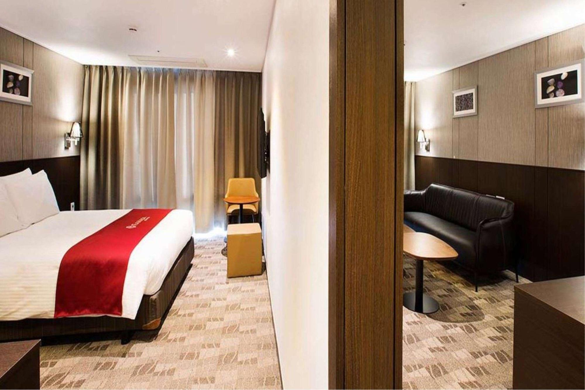 รามาดา เชจู ซิตี้ฮอลล์ Hotel เมืองเชจู ภายนอก รูปภาพ