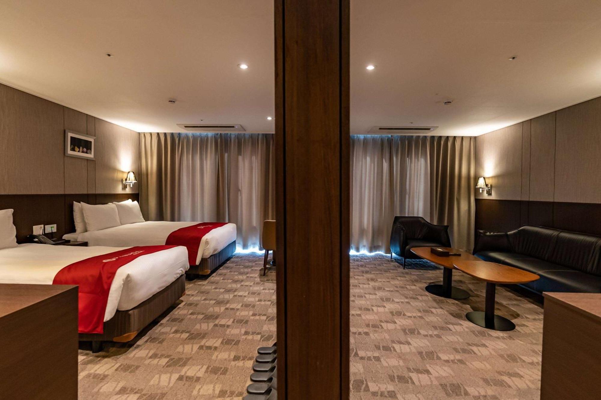 รามาดา เชจู ซิตี้ฮอลล์ Hotel เมืองเชจู ภายนอก รูปภาพ
