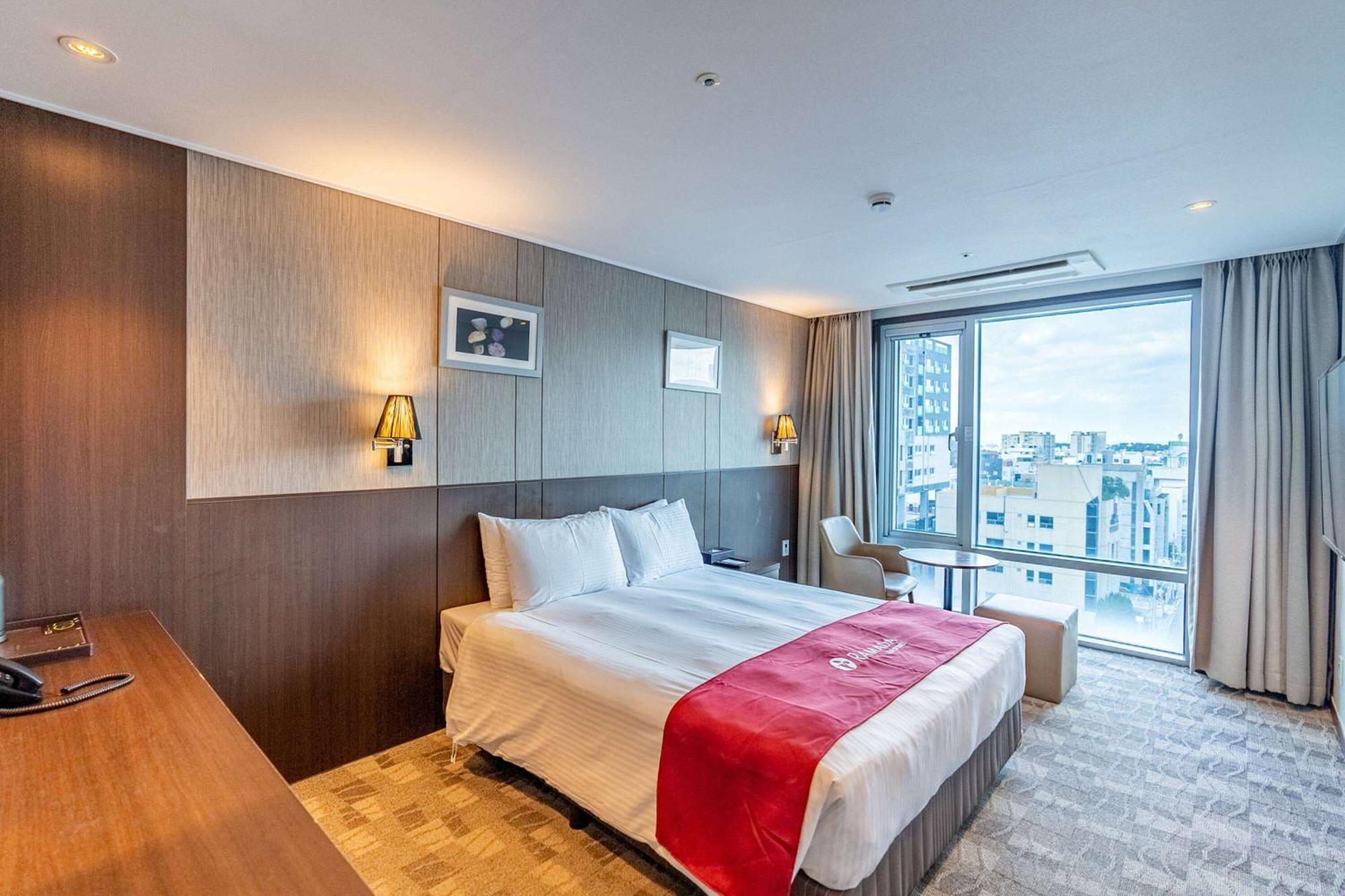 รามาดา เชจู ซิตี้ฮอลล์ Hotel เมืองเชจู ภายนอก รูปภาพ