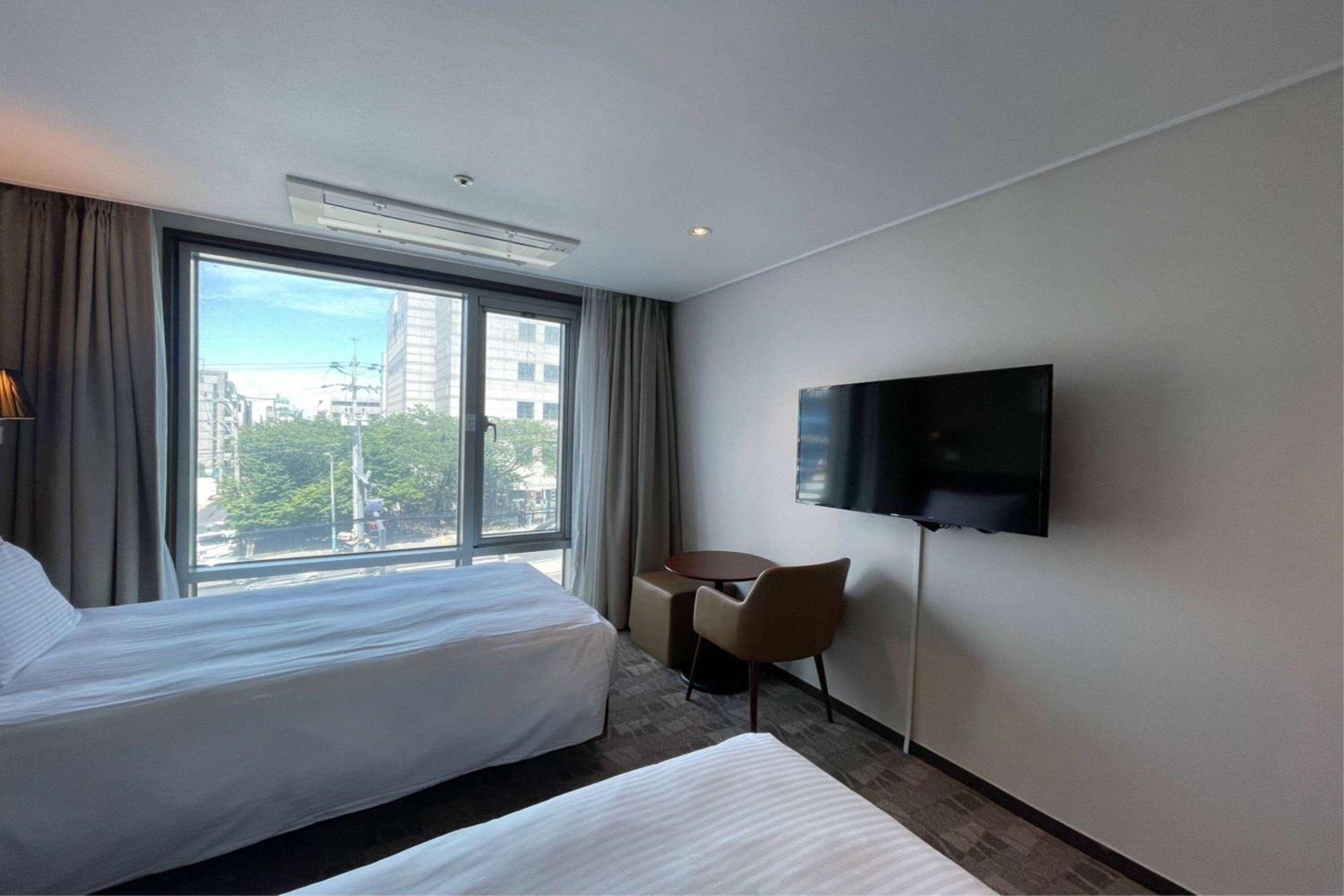 รามาดา เชจู ซิตี้ฮอลล์ Hotel เมืองเชจู ภายนอก รูปภาพ