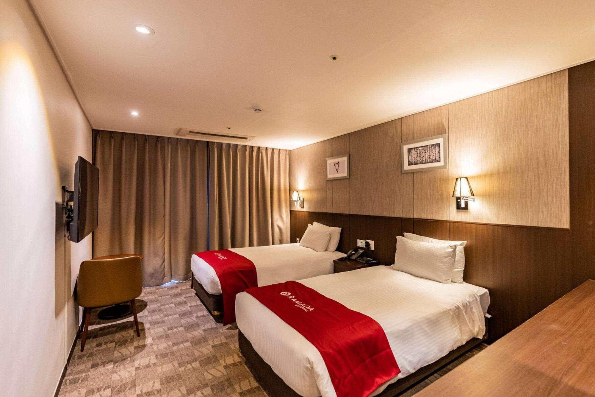 รามาดา เชจู ซิตี้ฮอลล์ Hotel เมืองเชจู ภายนอก รูปภาพ