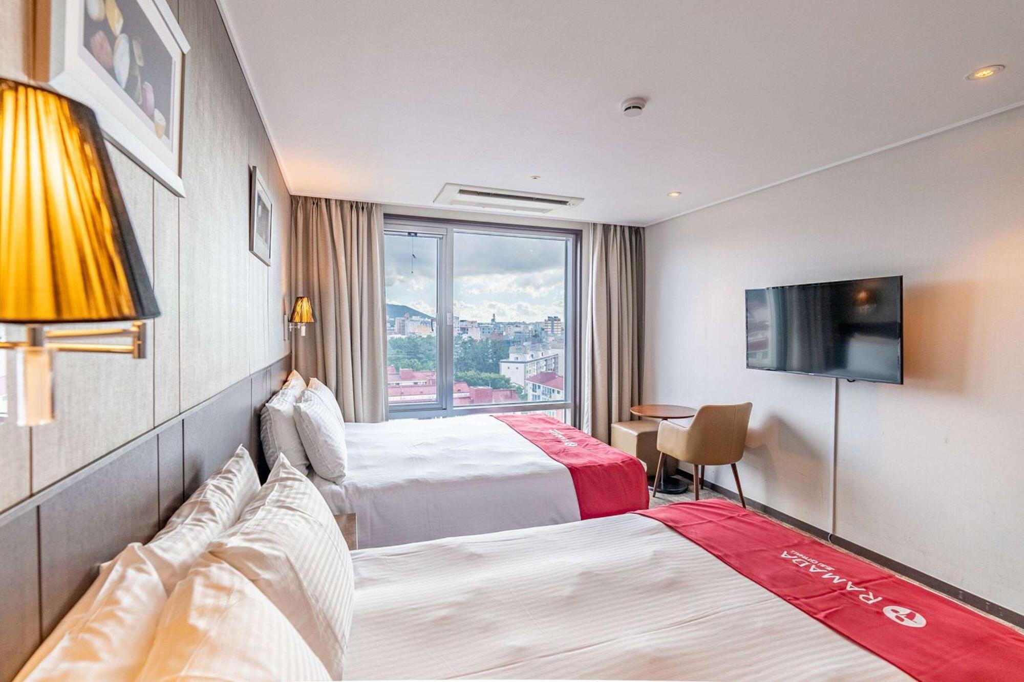 รามาดา เชจู ซิตี้ฮอลล์ Hotel เมืองเชจู ภายนอก รูปภาพ